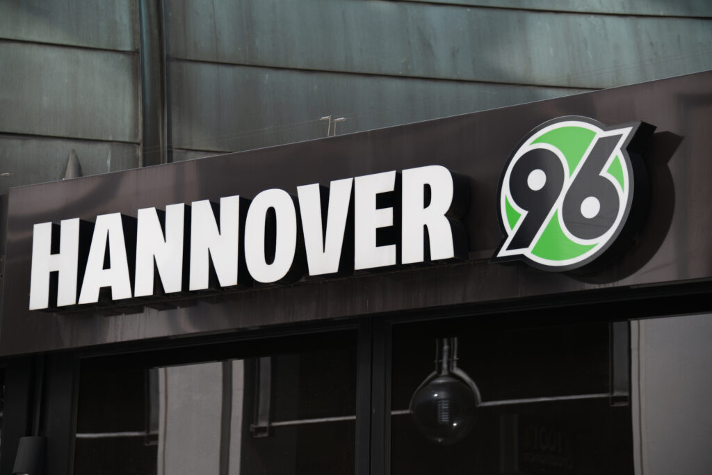 Dismissal of Martin Kind from Hannover 96 due to a breach of the statutes is contestable but not automatically void